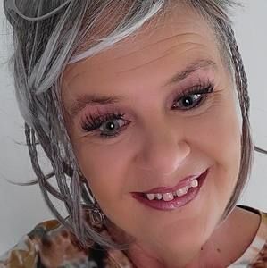 Meet your Posher, Debba